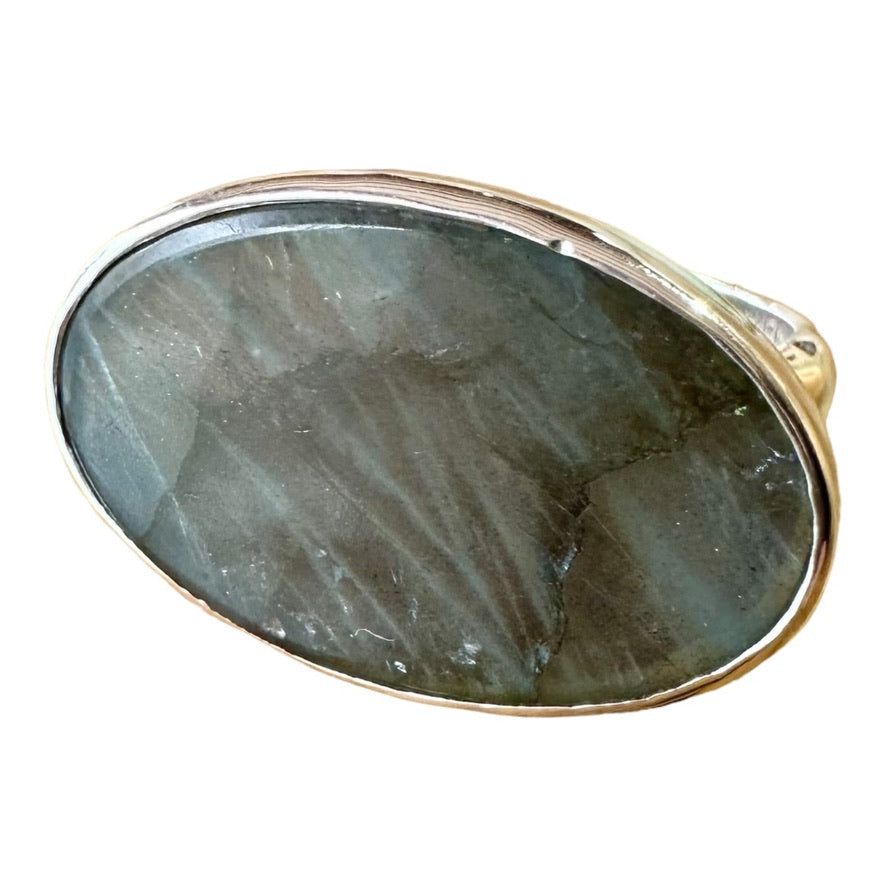 Amulet Aura Ring with Labradorite