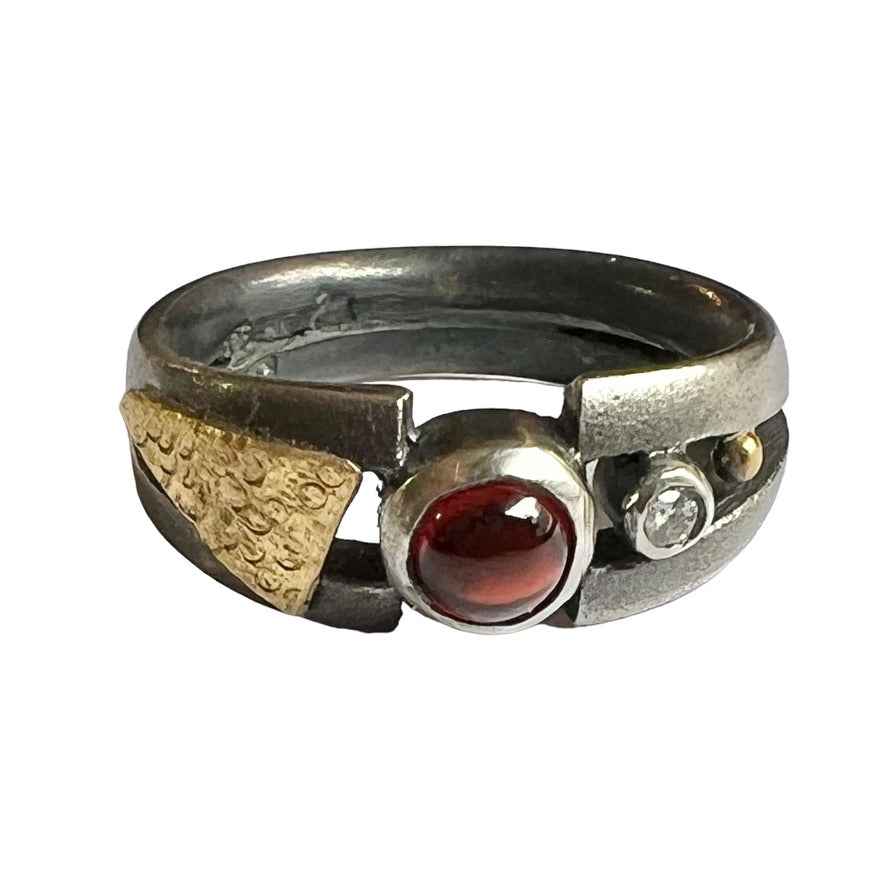 Ring - Garnet Centred